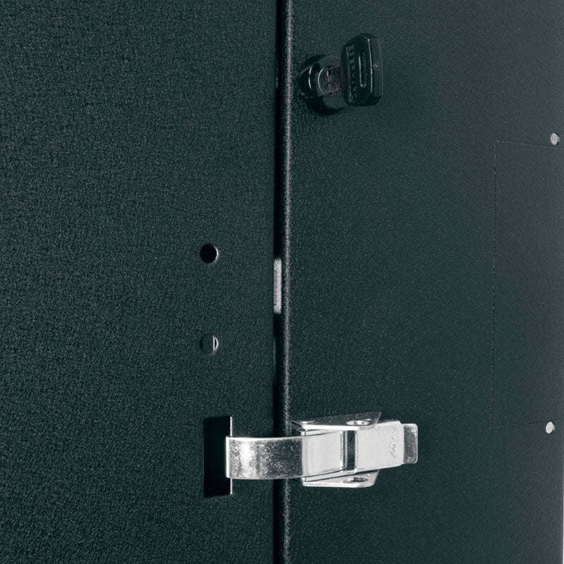 Middle Atlantic Pivot Wall Rack DWR-12-17, equipment cabinet latch detail